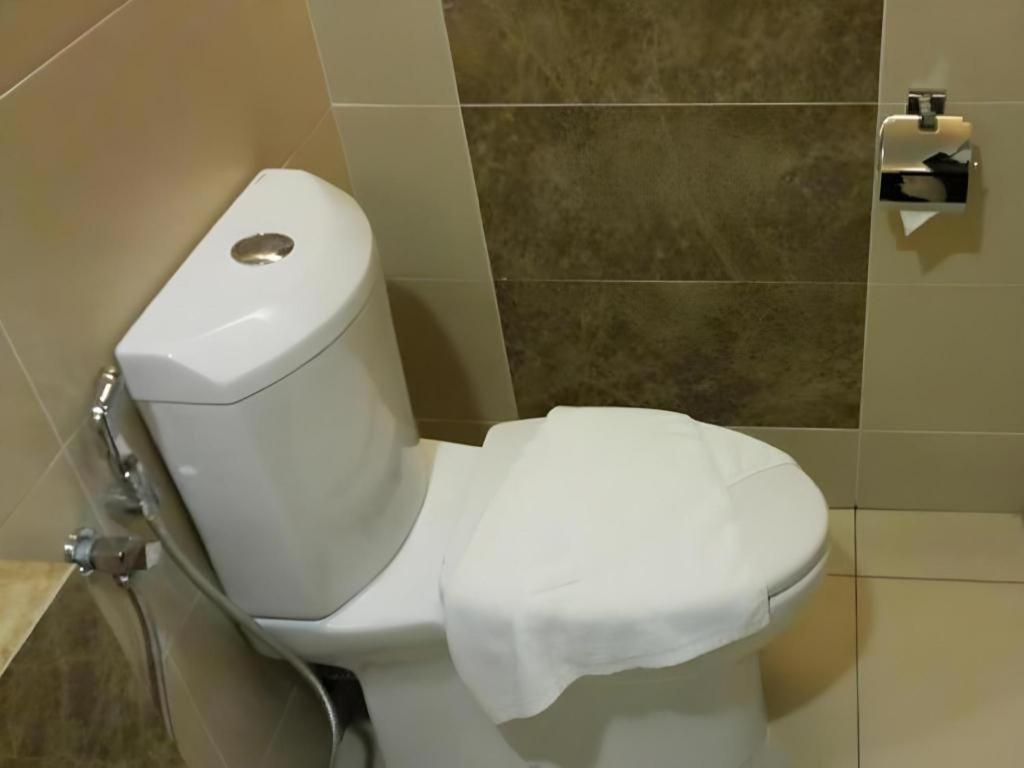 Eminent Hotel Kota Kinabalu Esterno foto
