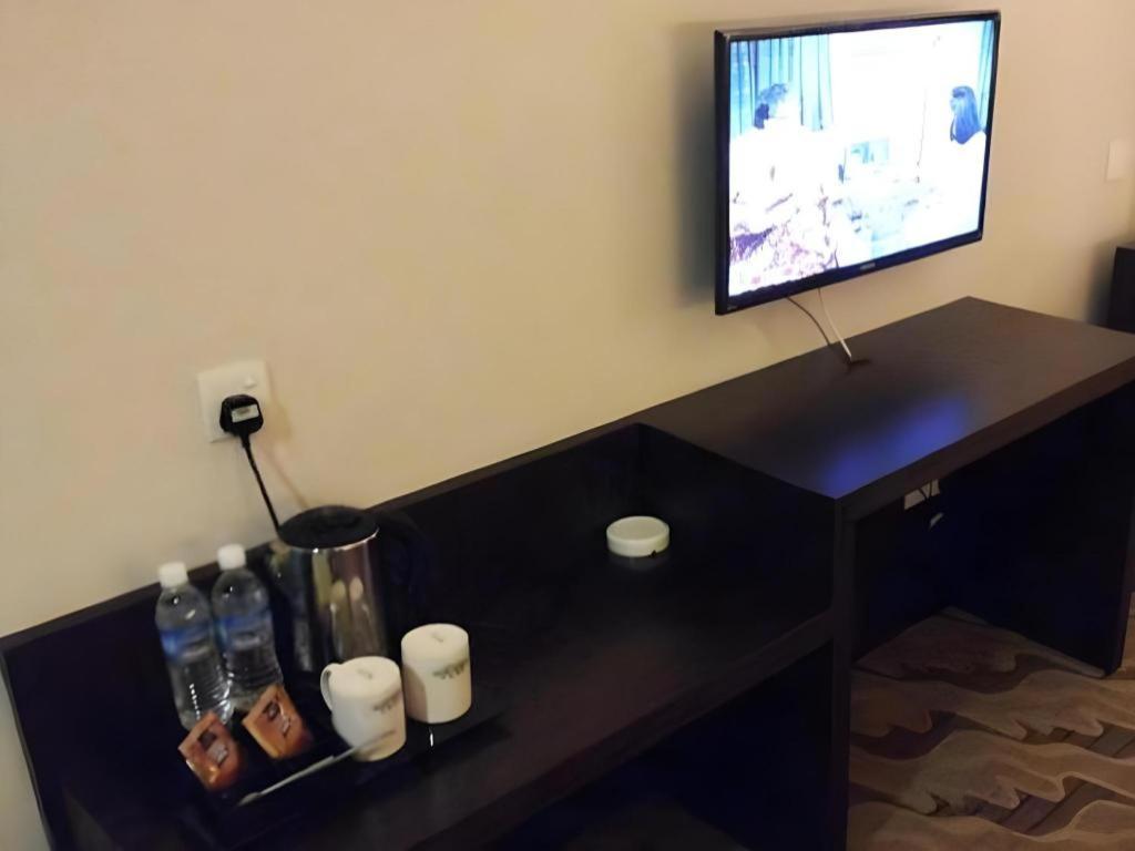 Eminent Hotel Kota Kinabalu Esterno foto