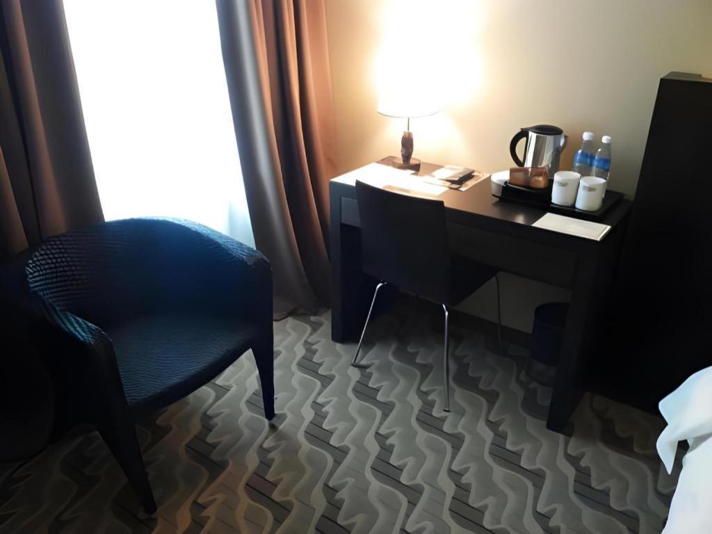 Eminent Hotel Kota Kinabalu Esterno foto