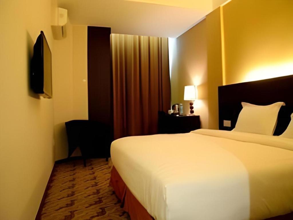 Eminent Hotel Kota Kinabalu Esterno foto