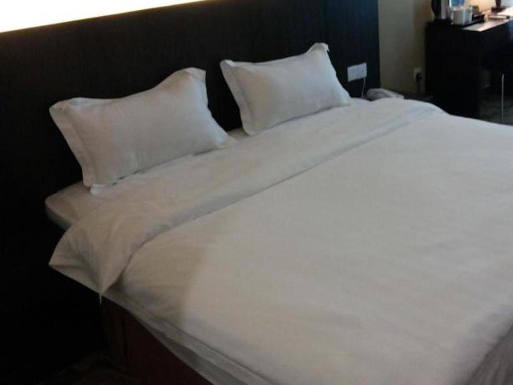 Eminent Hotel Kota Kinabalu Esterno foto