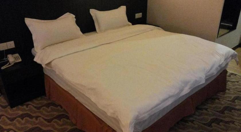 Eminent Hotel Kota Kinabalu Esterno foto