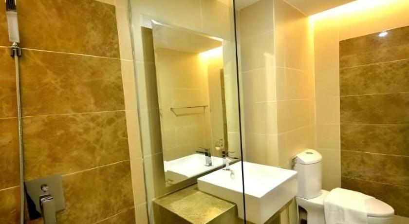 Eminent Hotel Kota Kinabalu Esterno foto