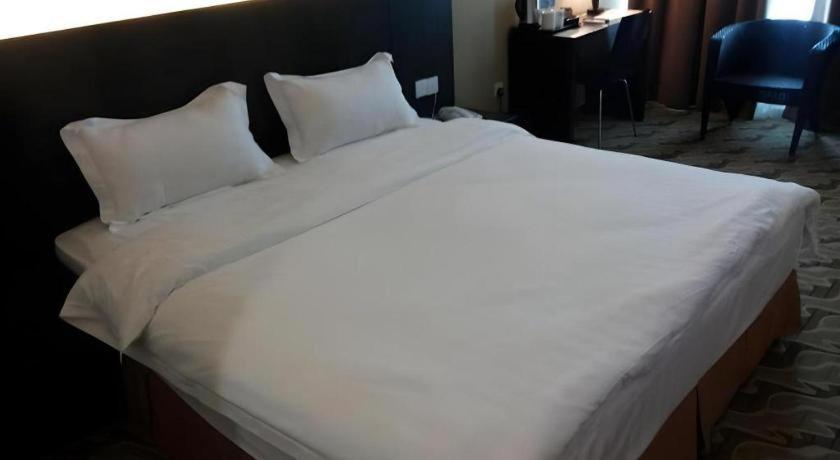 Eminent Hotel Kota Kinabalu Esterno foto